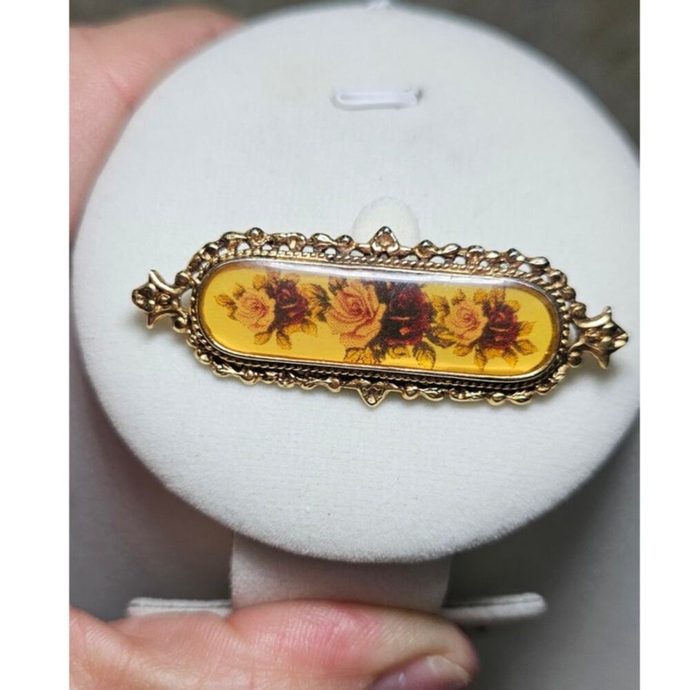 1928 Ornate Victorian Style Gold Tone Floral Rose Bar Pin